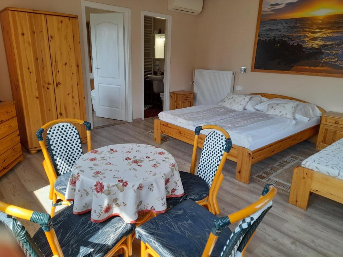 Bed and Breakfast Rozsakert Vendeghaz Szigliget Exterior foto